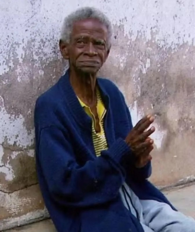      Самый старый человек на планете нашелся в Бразилии: в свои 118 лет он еще курит и пьет кофе
