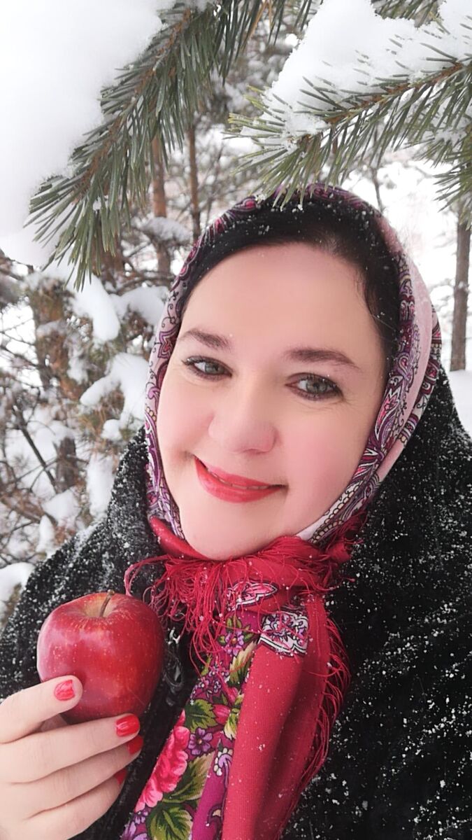 Я Саша! Да, я когда-то была брюнеткой😁. И рыжей тоже, но это уже другая история... Тут делюсь кулинарными идеями, красивыми и вкусными тарелками и своей жизнью в доме с мужем Женей, шпицем Бубой и козой Клеопатрой.