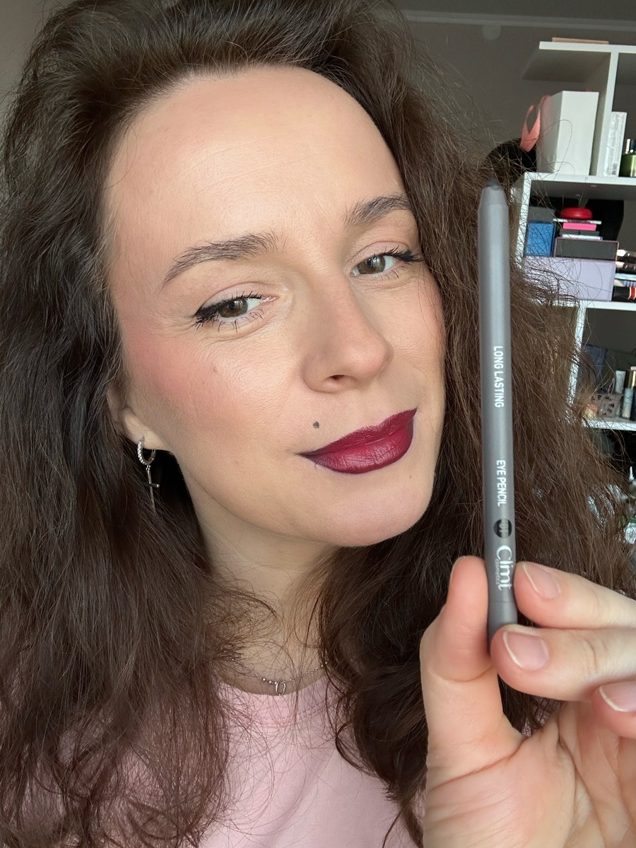 Черный гелевый карандаш 