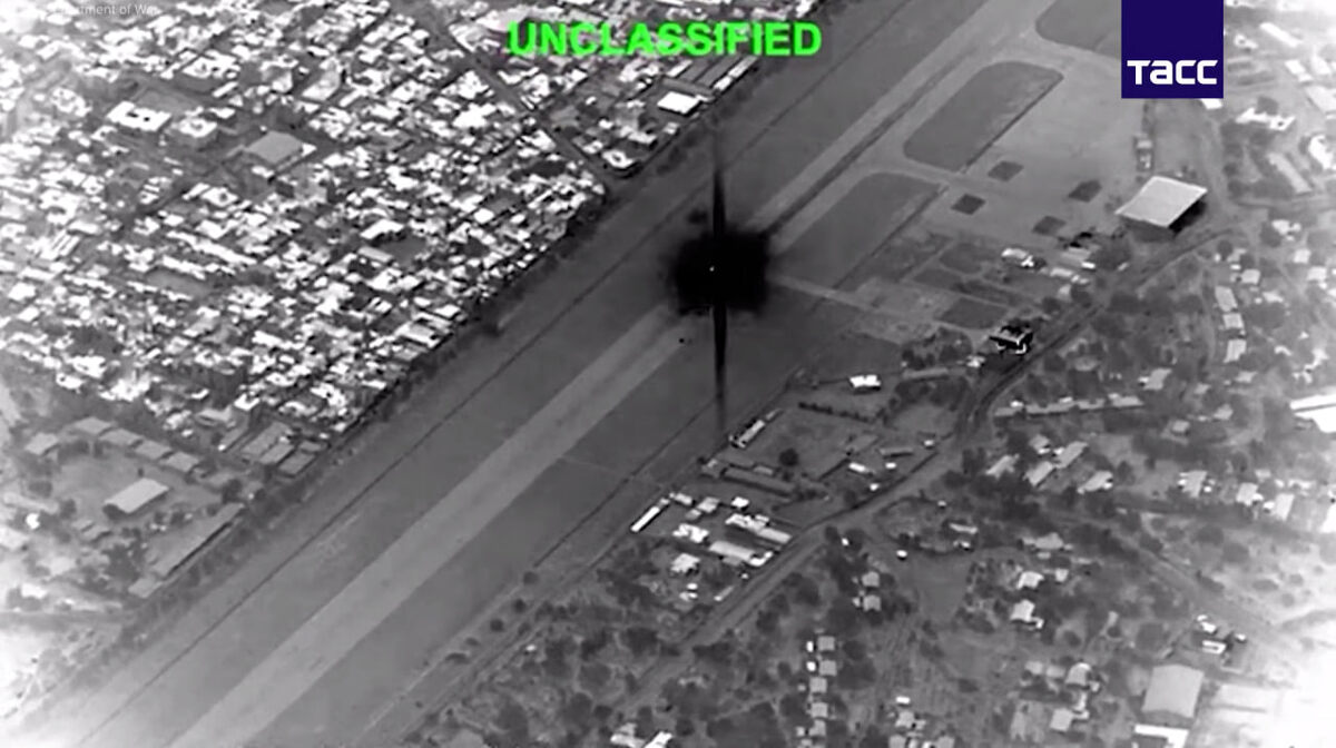 Трамп опубликовал кадры американских ударов по иранскому острову Харк.
Цитата из видео: ТАСС/Ruptly/US Department of War