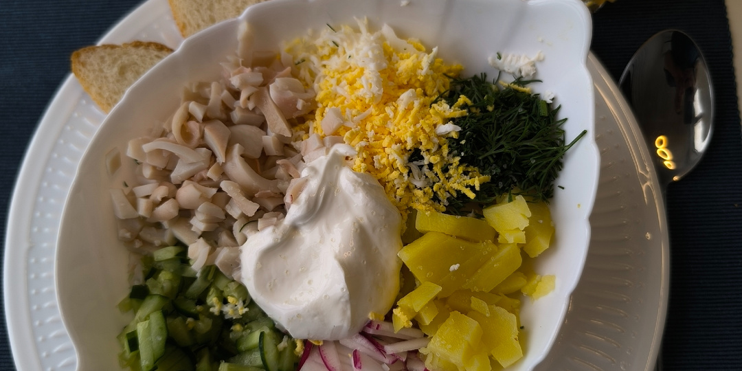 Простая еда. Окрошка с кальмаром.