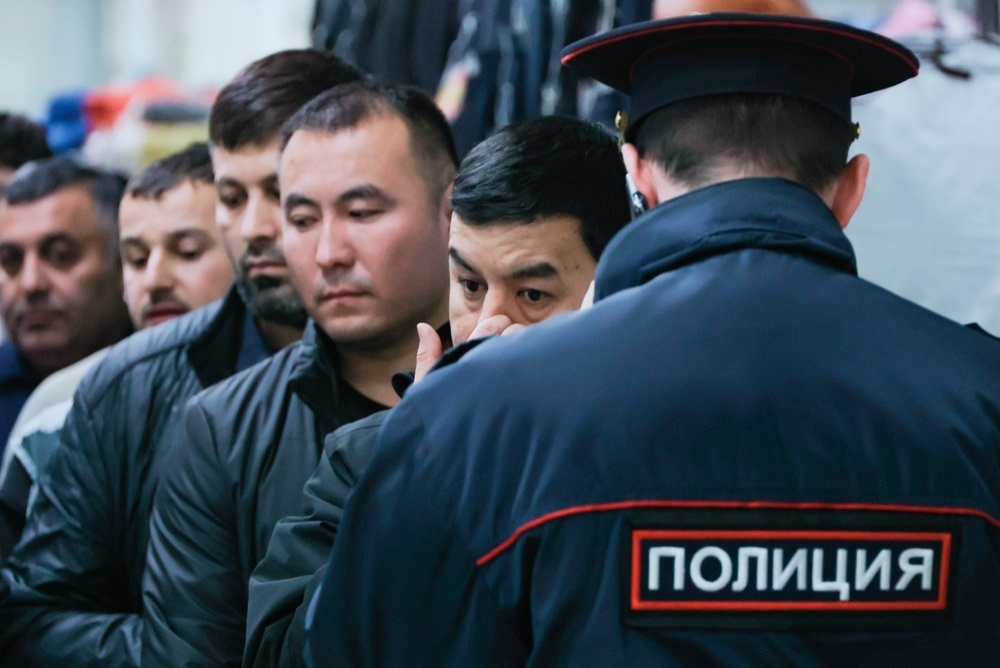 Из открытых источников в интернете. Мигранты в России. 