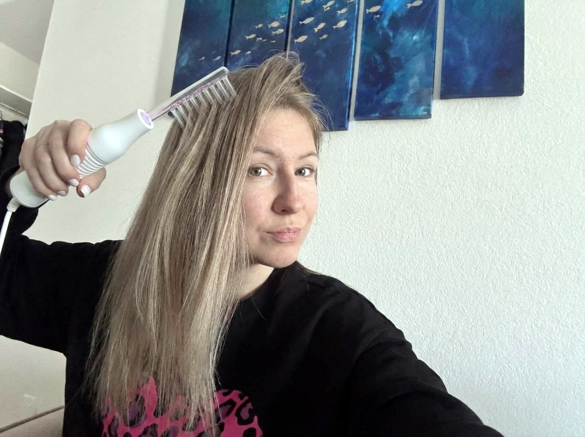 Для волос уже сделала 3 процедуры. Летят невозможно🙄