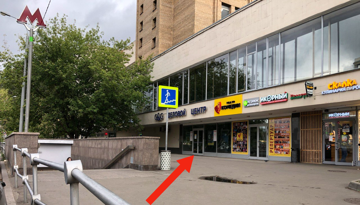 Вот такой вход в театр. фото с интернета