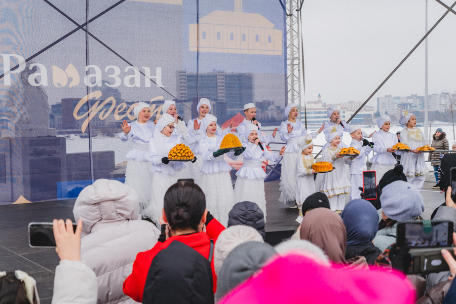 Выступление местных коллективов - фото с сайта dumrt