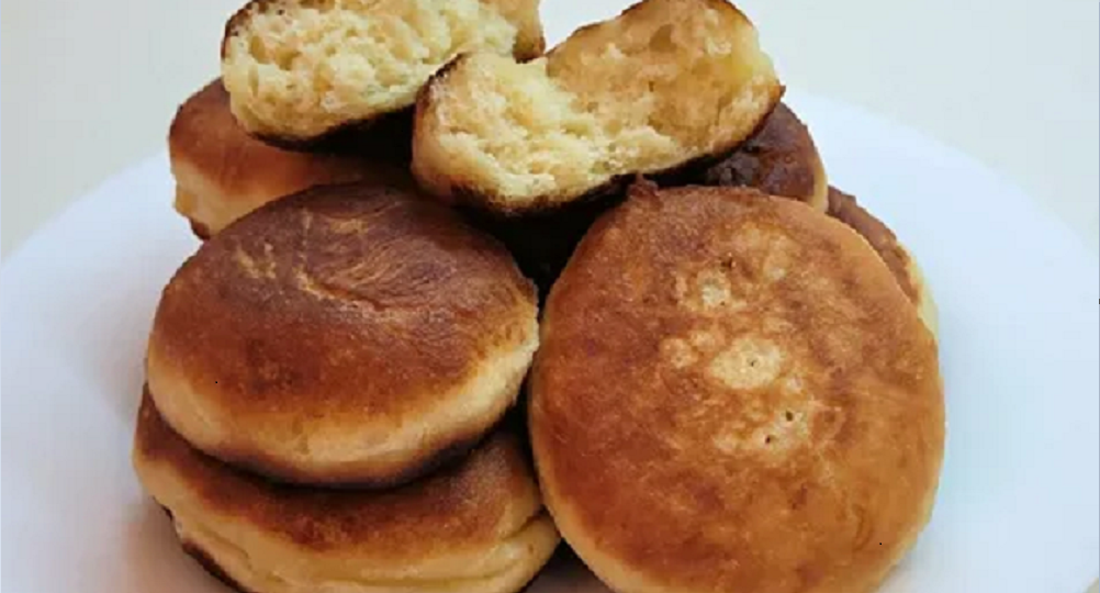 Самые быстрые пышки без дрожжей на сковороде из теста на сметане