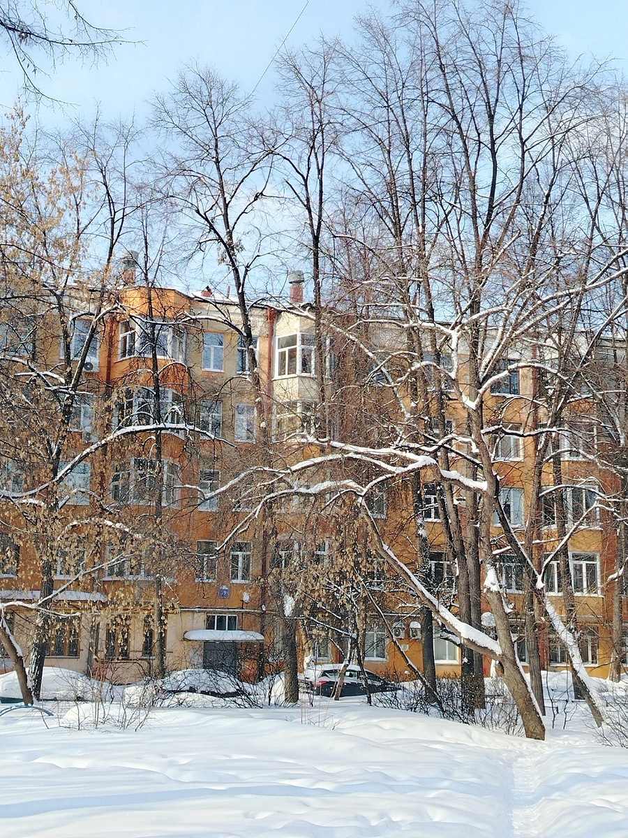 Городок чекистов. Начало марта. Зимнее еще не снято.