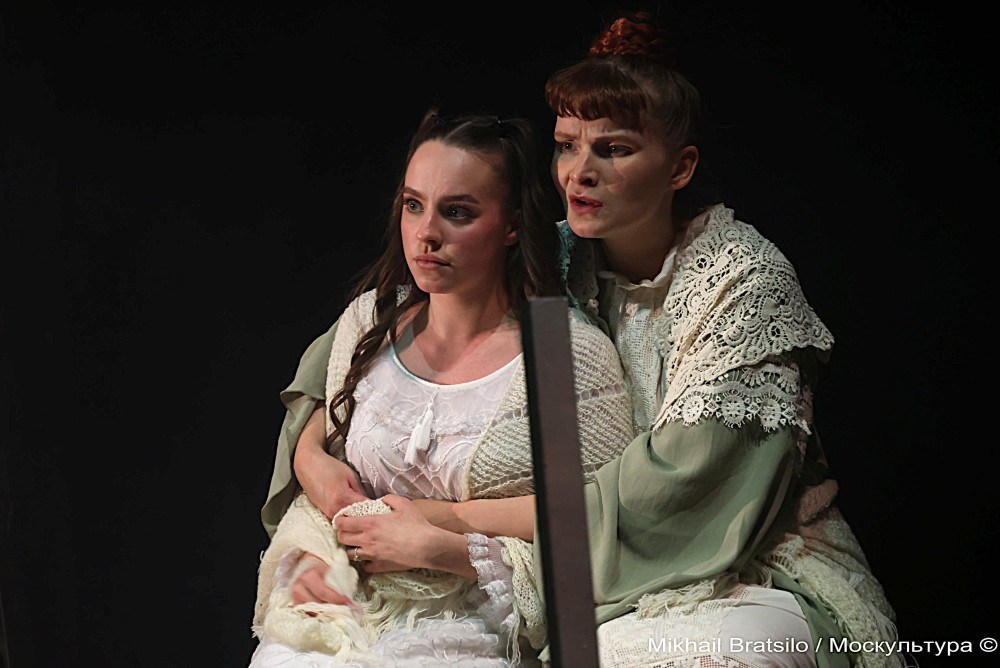 Анна - Василиса Кашуба, Варя - Марианна Канивец
