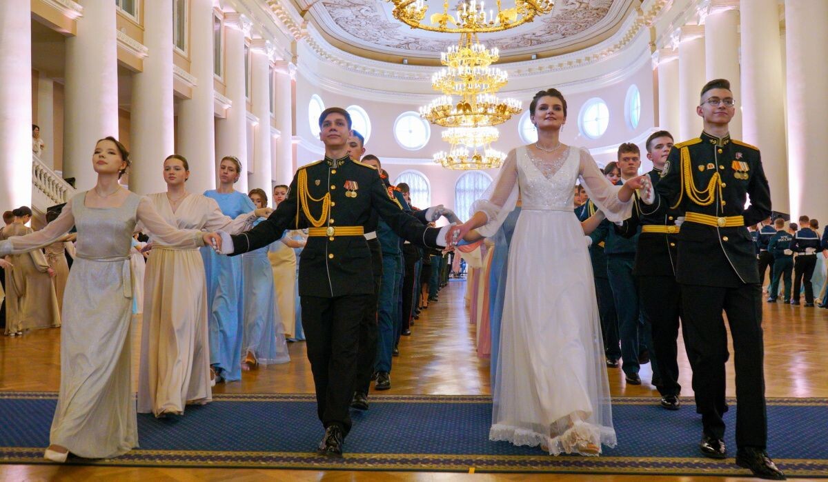     Кадетский бал. Источник: gov.spb.ru Автор фото: Пресс-служба администрации Санкт-Петербурга