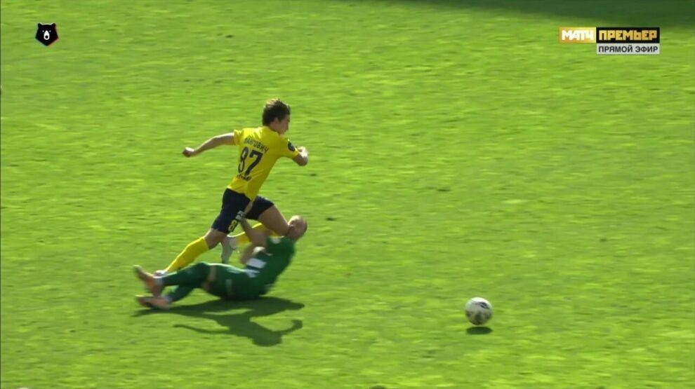    Момент удара Фото: скриншот трансляции матча на телеканале Матч! Премьер