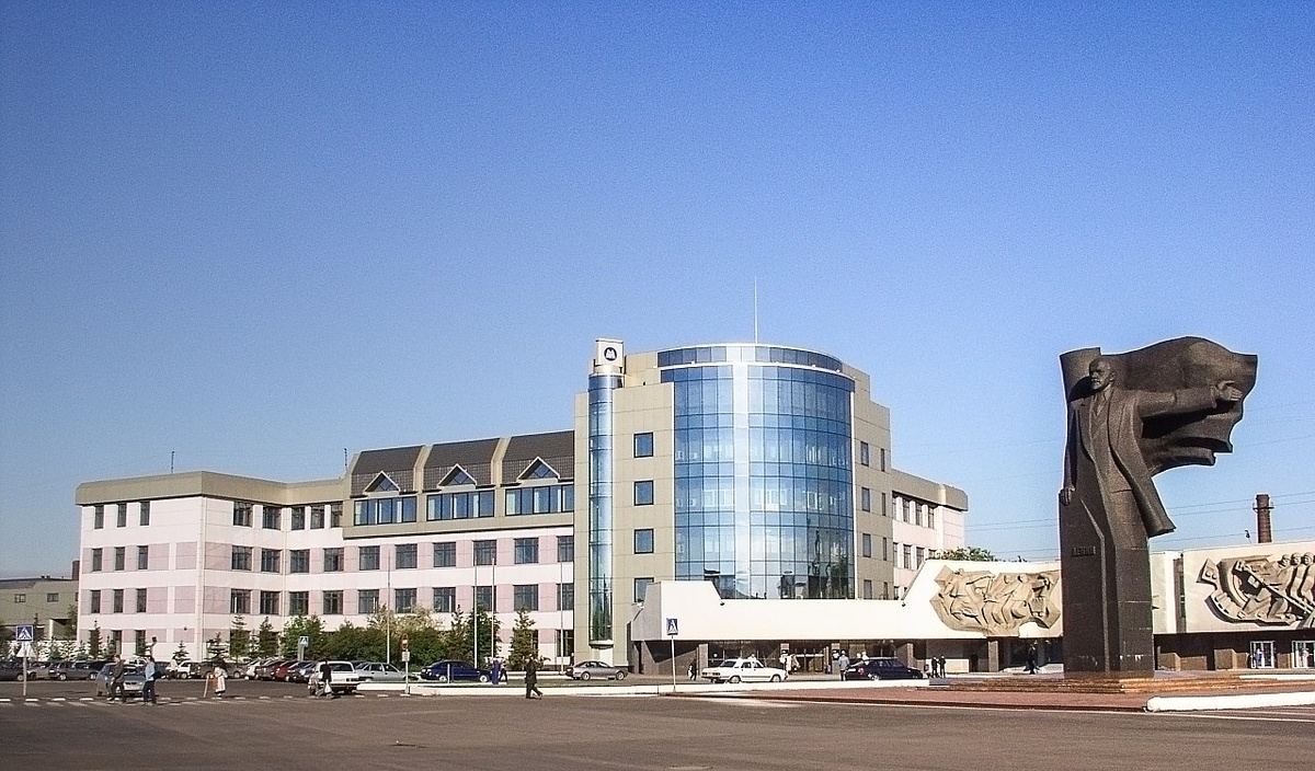     ПАО «Магнитогорский металлургический комбинат». Здание заводоуправления.   
(сс) Александр Барденцев