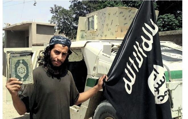 ИГИЛ* приманивает молодых людей тем, что предоставят хорошее жильё, работу и т.д. Но это всё ложь