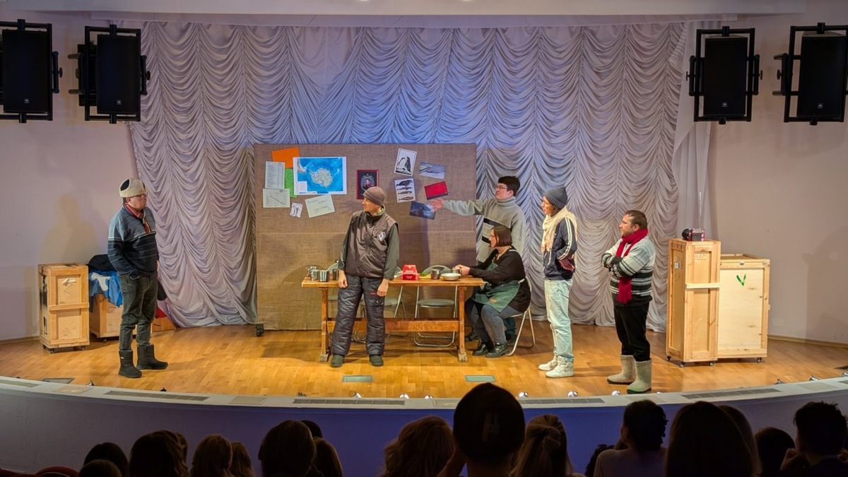    В Ханты-Мансийске представили спектакль «Антарктида» по мотивам известного фантастического романа