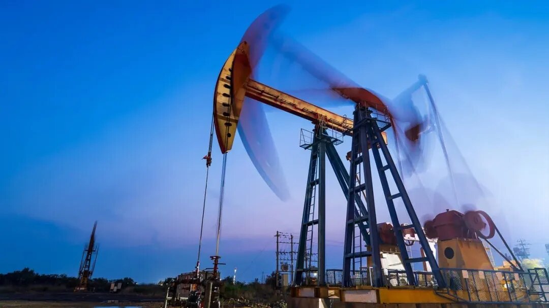    Акции гигантов ExxonMobil и Chevron достигли исторических максимумов: эти компании получают основной доход за счёт роста цен на добываемое в США сырьё. Фото: Shutterstock