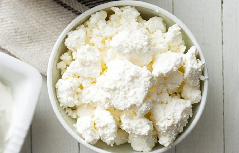 Мягкий сыр своими руками: превращаем полкило творога в деликатес за 10 минут