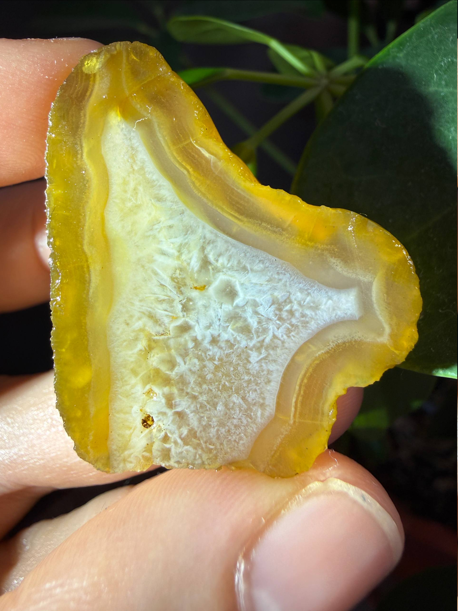 Агат с кварцевой секрецией