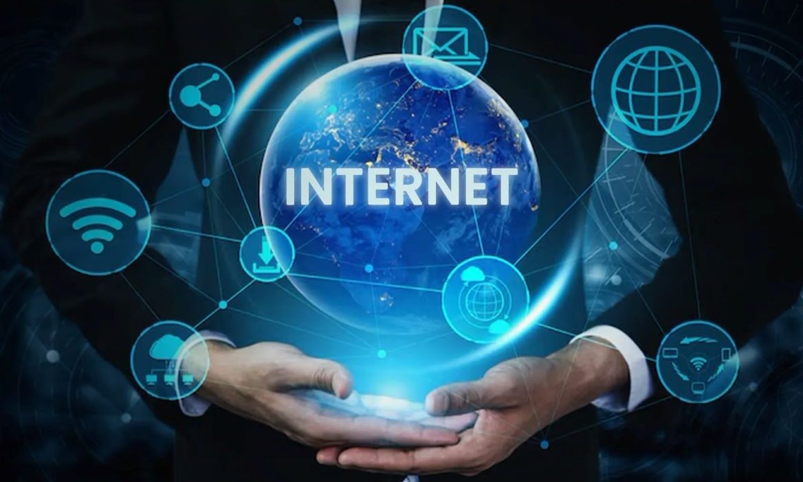    Минцифры опровергло слухи о «белых списках» для домашнего интернета