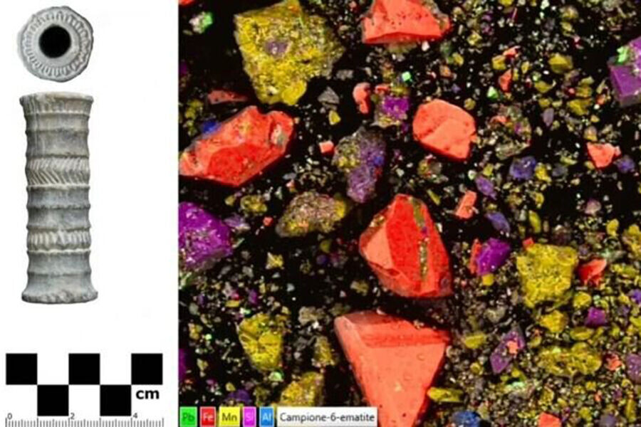 Слева -  флкано из-под помады, справа - содержимое помады под микроскопом.