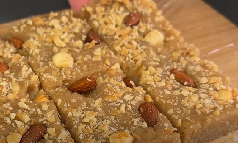 Восточный молочный десерт с арахисом: как за 20 минут приготовить лакомство без яиц и муки