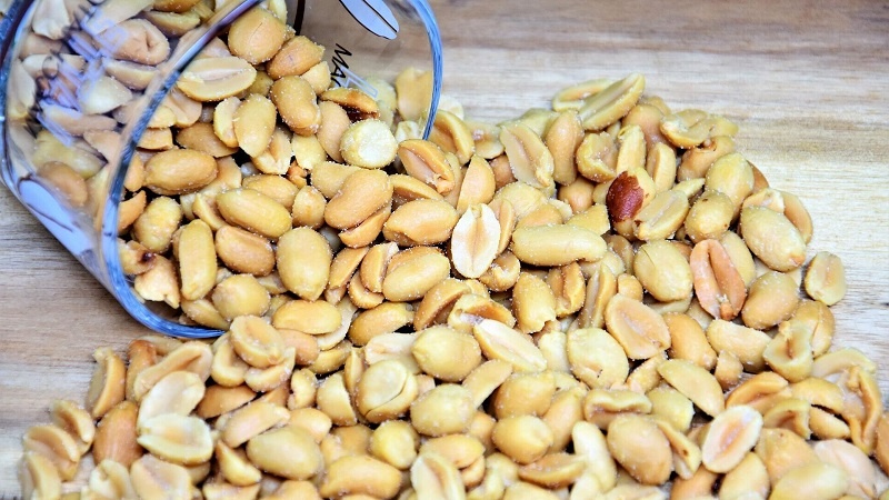 Восточный молочный десерт с арахисом: как за 20 минут приготовить лакомство без яиц и муки