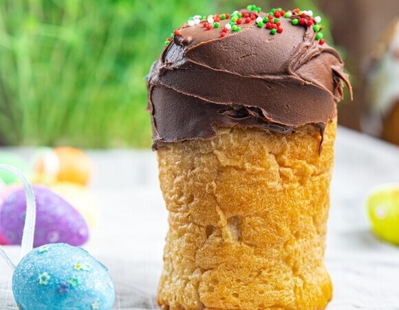 Не растечется, не треснет: шеф-повар Спиваков рассказал об идеальной глазури для кулича — шоколадной