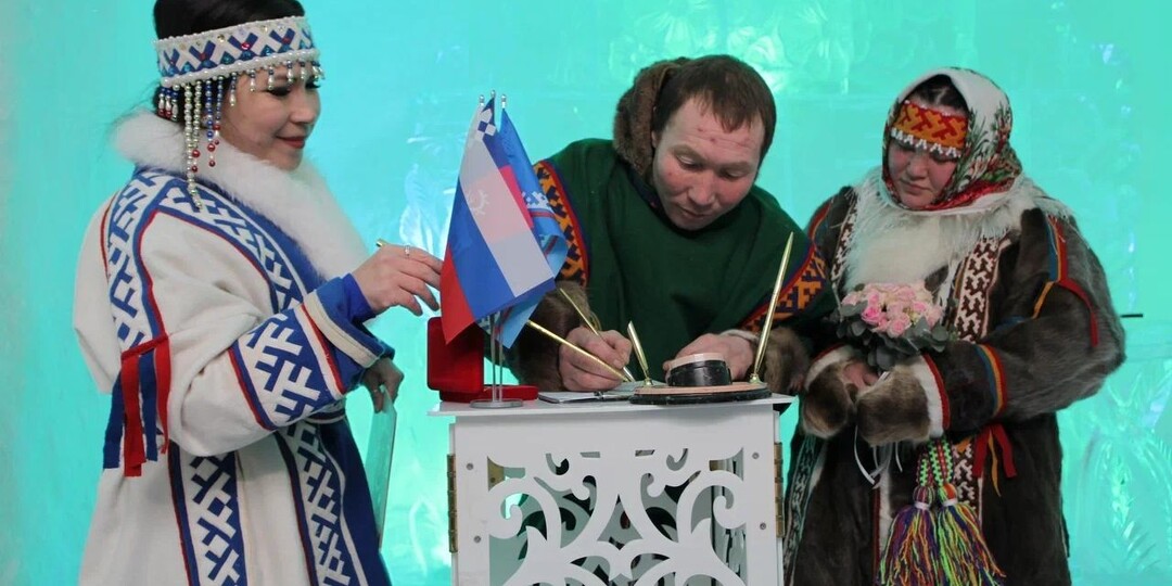 Ямальцы сыграли свадьбы на Дне оленевода в Тазовском