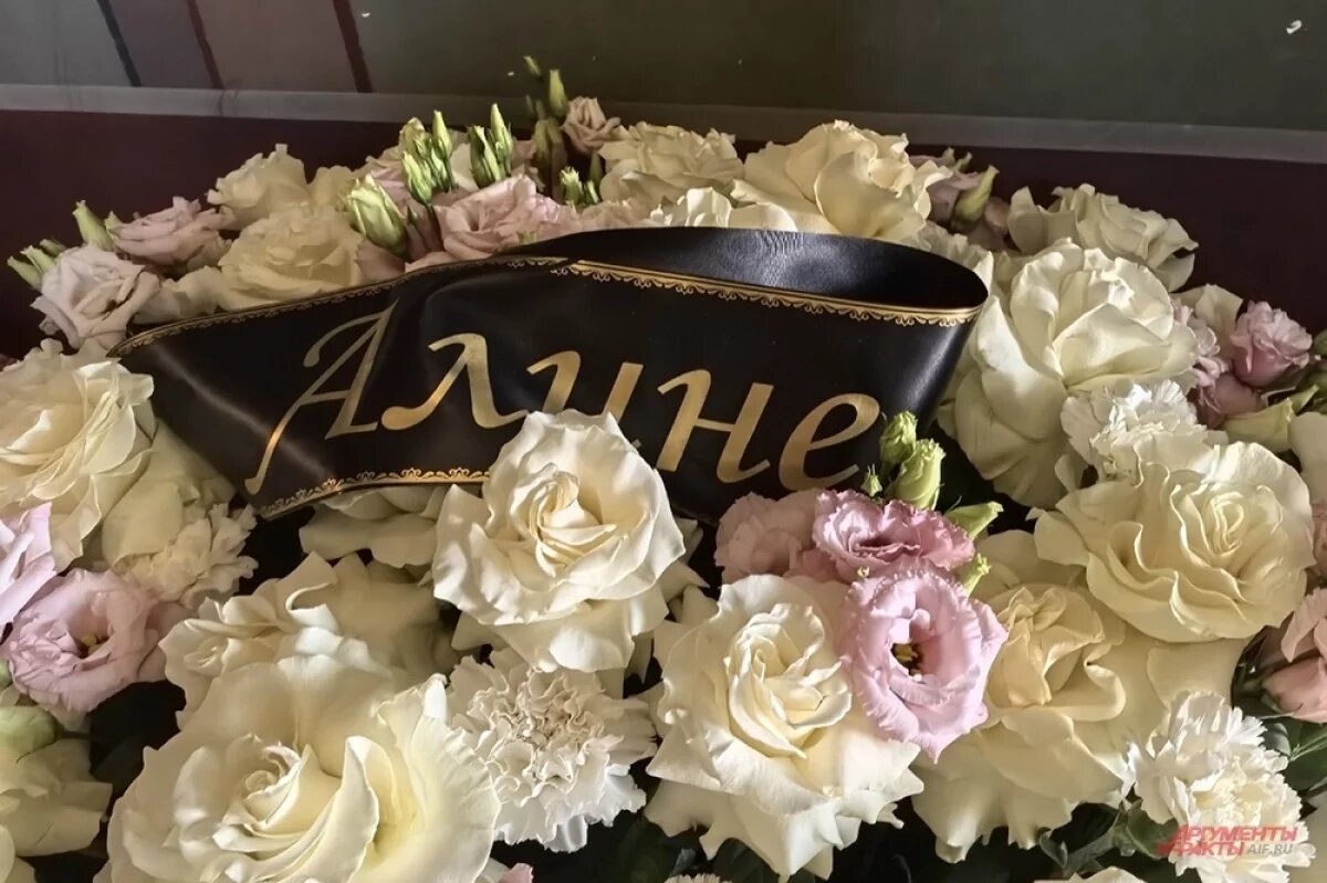    Отпевание Алины проходило в храме Рождества Христова — там же, где отпевали Ваню и Богдана.