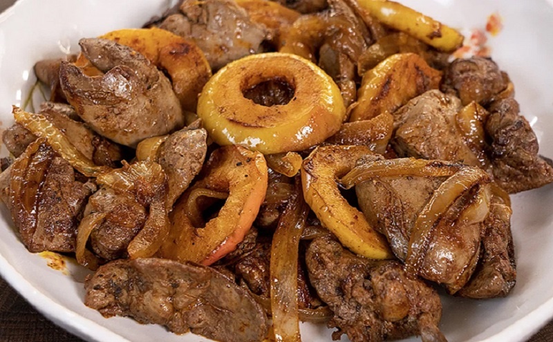 Куриная печень с яблоками: простое блюдо с неожиданно изысканным вкусом