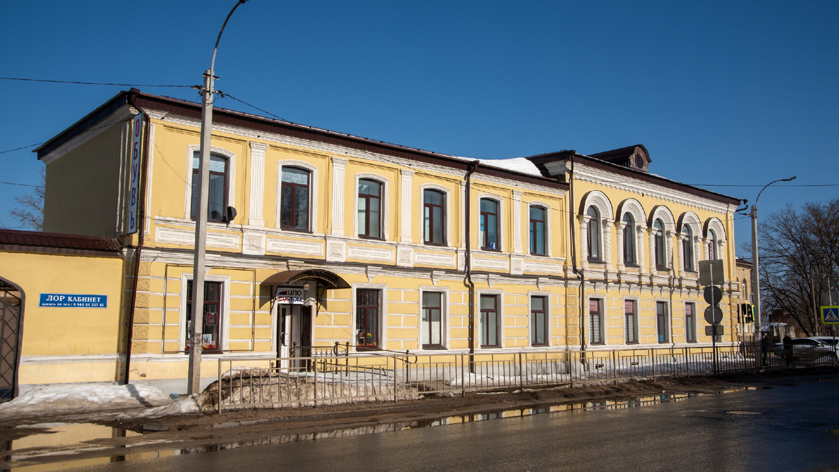 Главный дом городской усадьбы второй половины XIX века в Кимрах