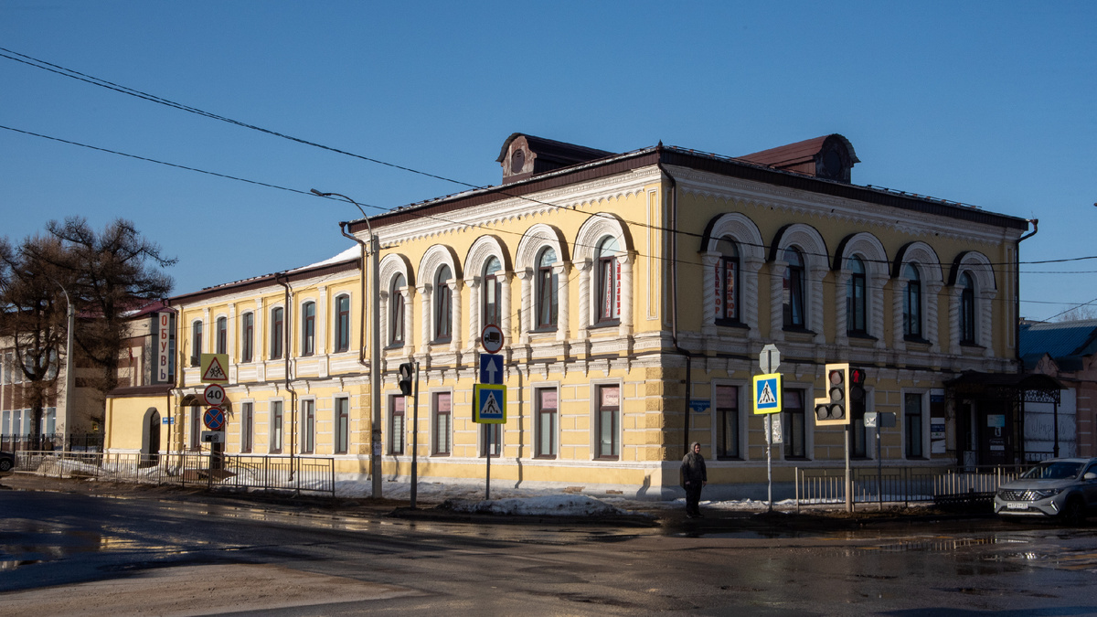 Главный дом городской усадьбы второй половины XIX века в Кимрах