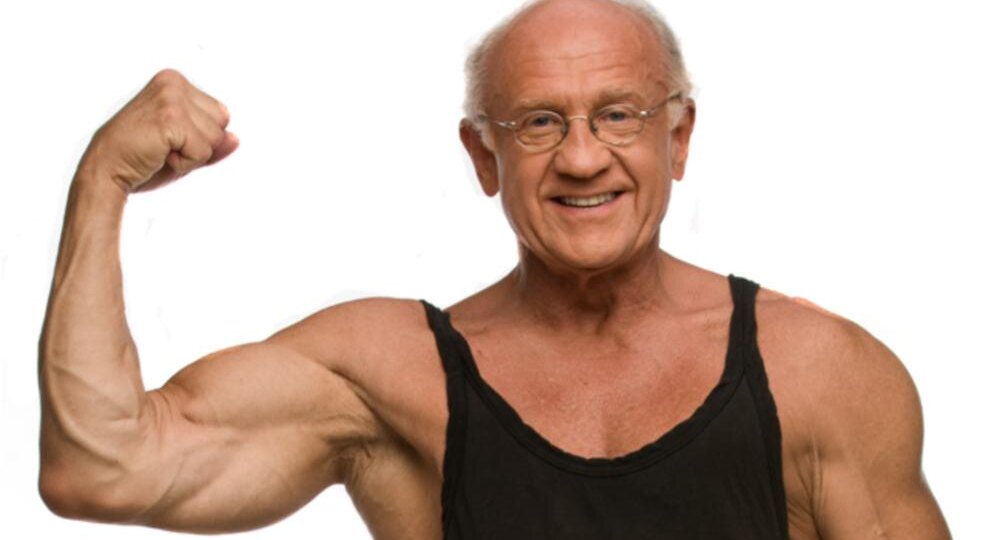 Как не терять мышечную массу после 50: белок и три упражнения без железа, которые реально работают