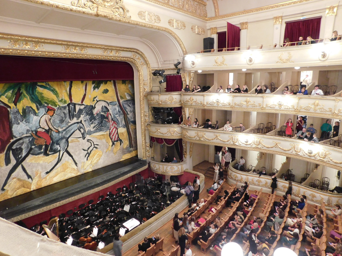 Оперный театр в Екатеринбурге. Фото автора.