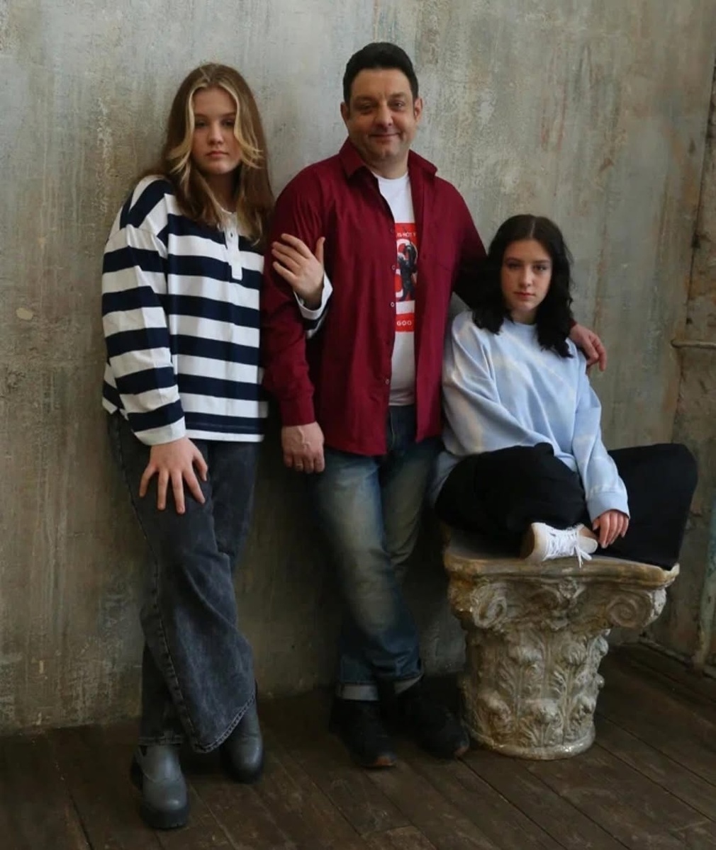 Михаил Полицеймако с дочерьми Марией и Эмилией