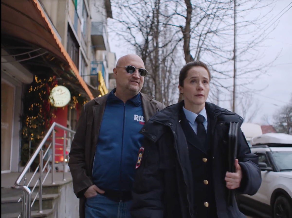 Стародубов и Екатерина. Кадр из сериала "Встать на ноги".