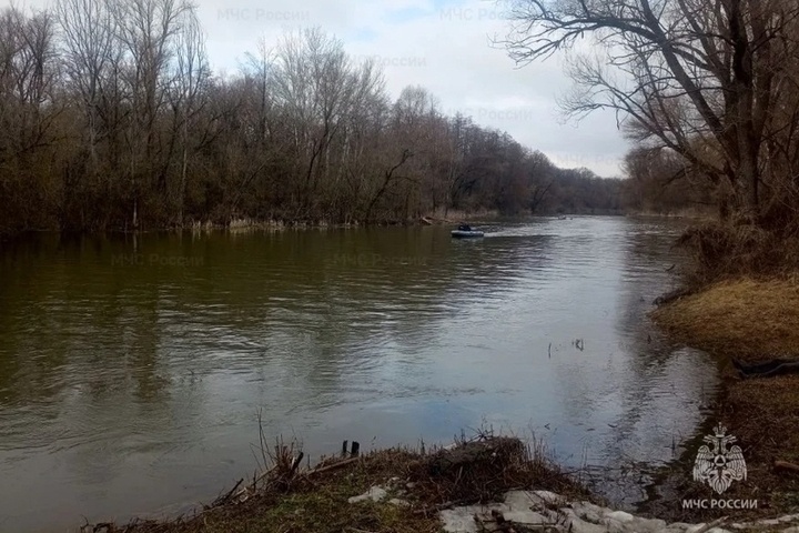 Водолазы извлекли тело мужчины из реки Оскол в Волоконовке