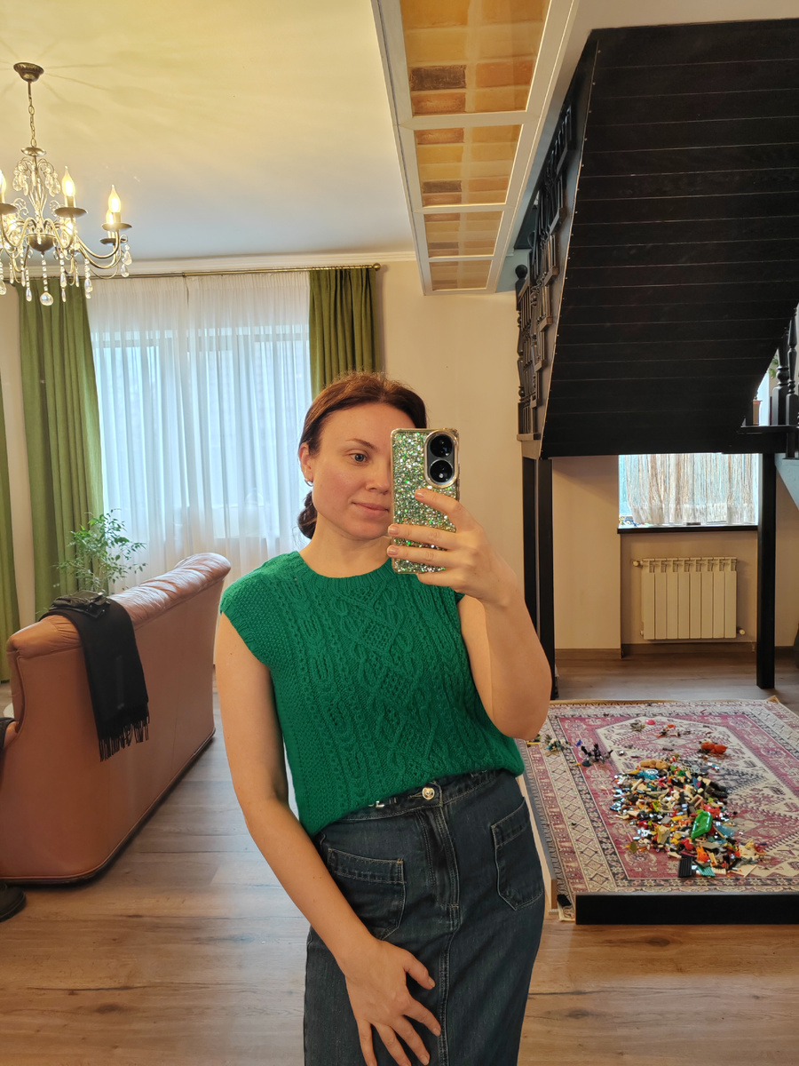 Вот так он выглядит. Переднюю часть я заправляю.