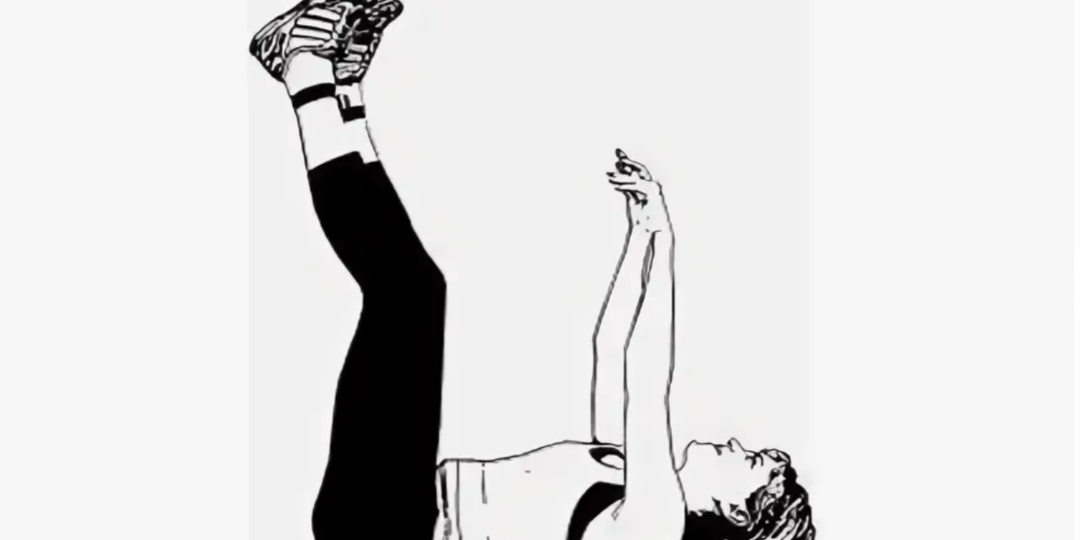 3 упражнения японских долгожителей лёжа: мягкая гимнастика, которая заменяет утреннюю зарядку после 50