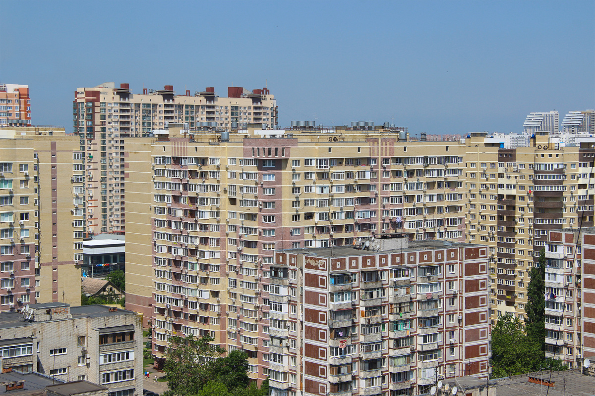 Краснодарская застройка разных времен. Фото Мирослава Гриценко.