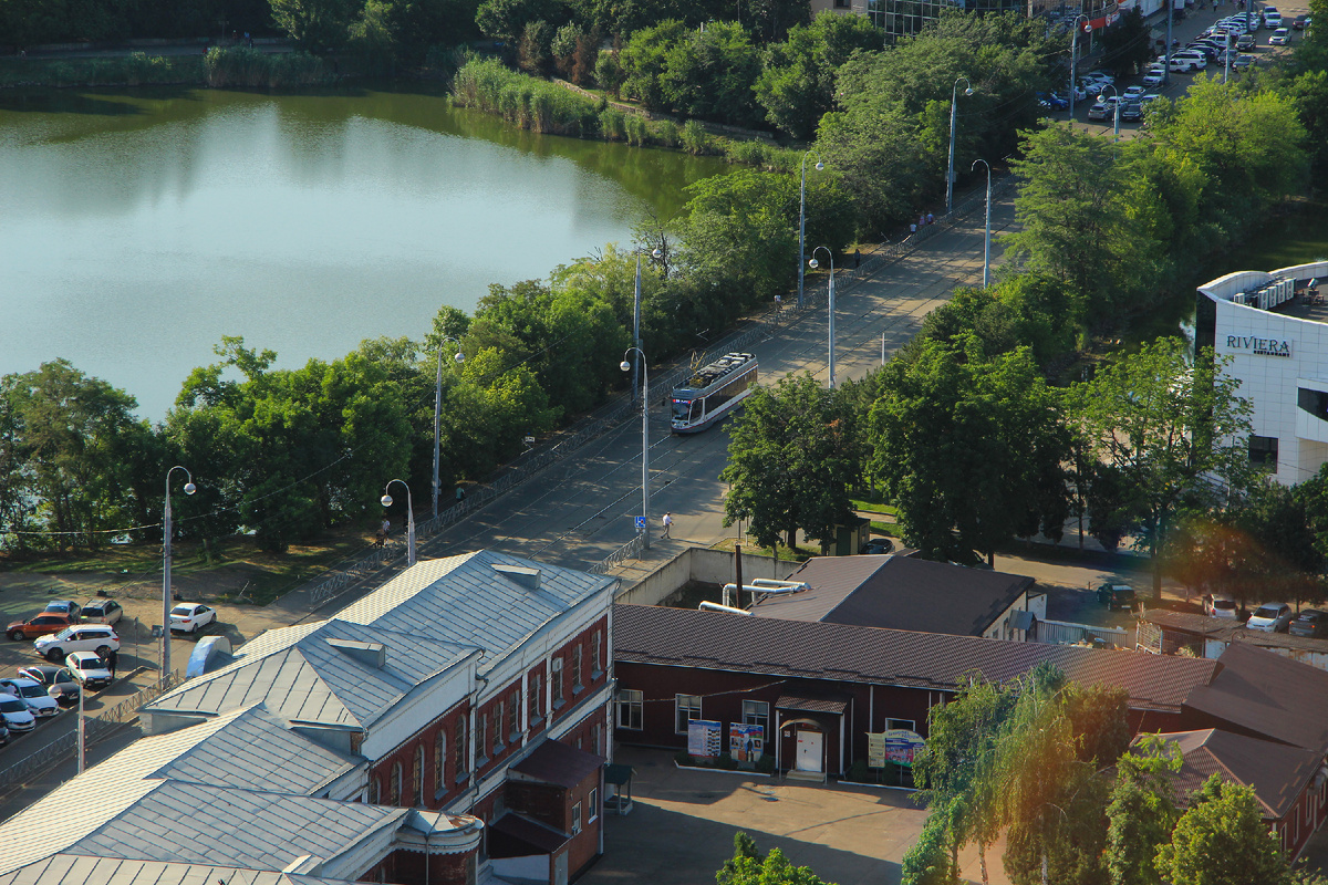 Дмитриевская дамба и трамвай. Фото Мирослава Гриценко.  
