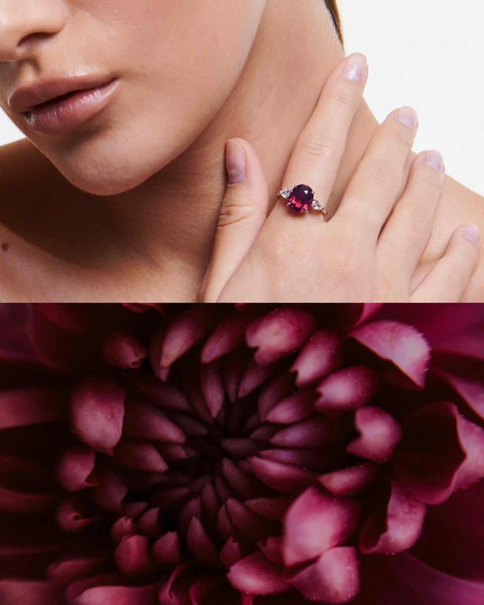 Кольцо выполнено из белого золота с шпинелью и бриллиантами. Доступно к изготовлению. 