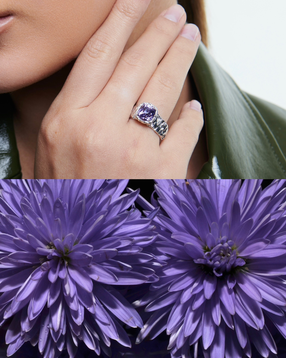 Кольцо выполнено из белого золота с шпинелью. Доступно к изготовлению. 