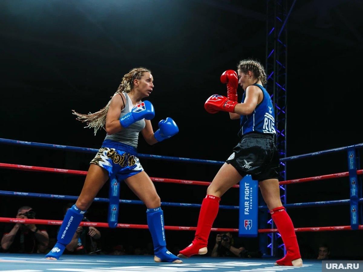     До официального признания женские бои в России проходили в локальном режиме