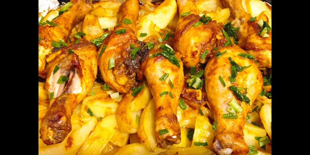 Куриные ножки в духовке с картошкой и чесноком