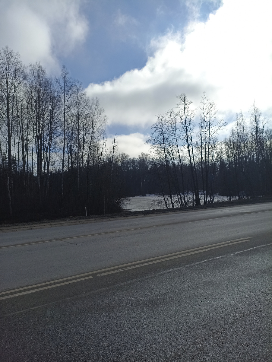 Это Каменный ручей. Дорога здесь двухполосная. 