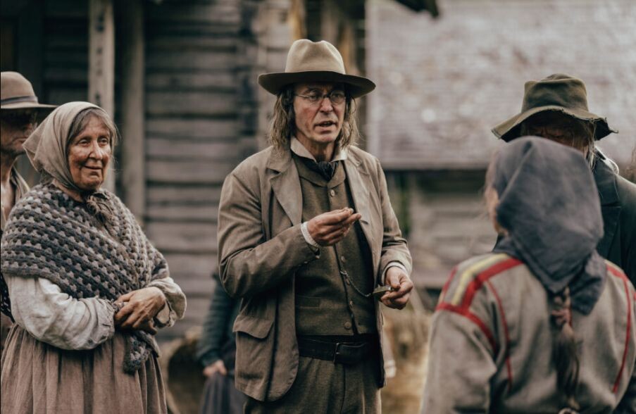 Кадр из сериала "Сварить медведя" 