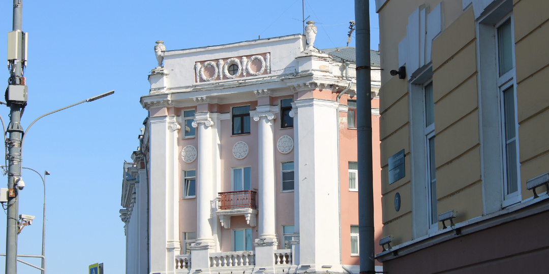 Прогулка по улице Минина в Нижнем Новгороде: от классицизма до сталинского ампира, главные здания и их истории