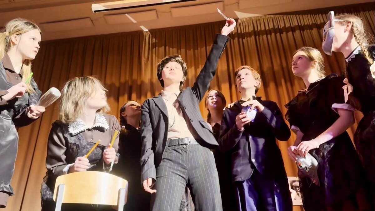 Иногда надевание масок и их снятие это одно и то же. Фото Виктории Паньковской