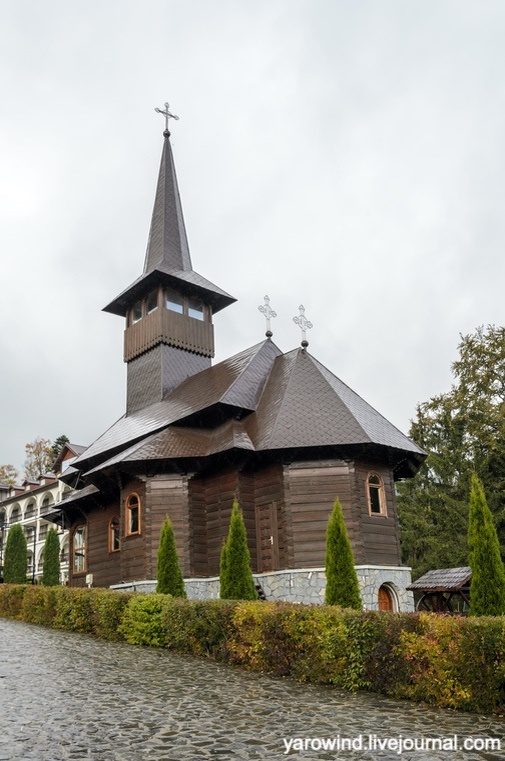 Монастырь Карайман, Буштени, Румыния