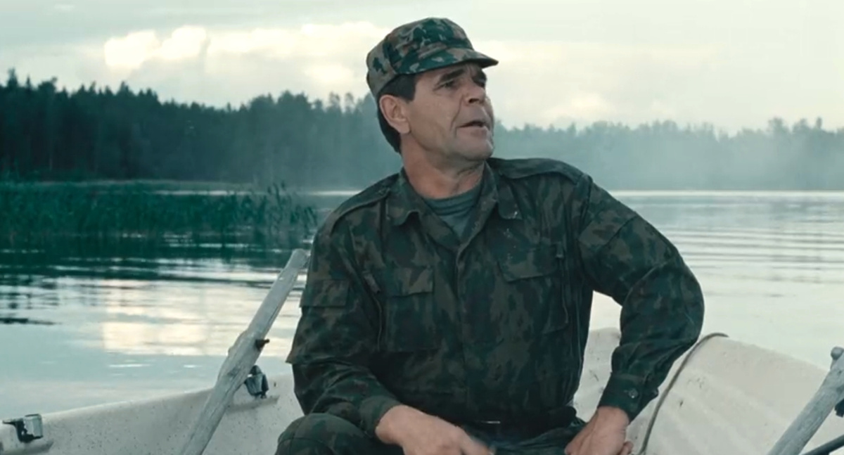 Кадр из кинофильма "Особенности национальной рыбалки", 1998 г., режиссер и сценарист Александр Рогожкин, композитор Владислав Панченко (скриншот)