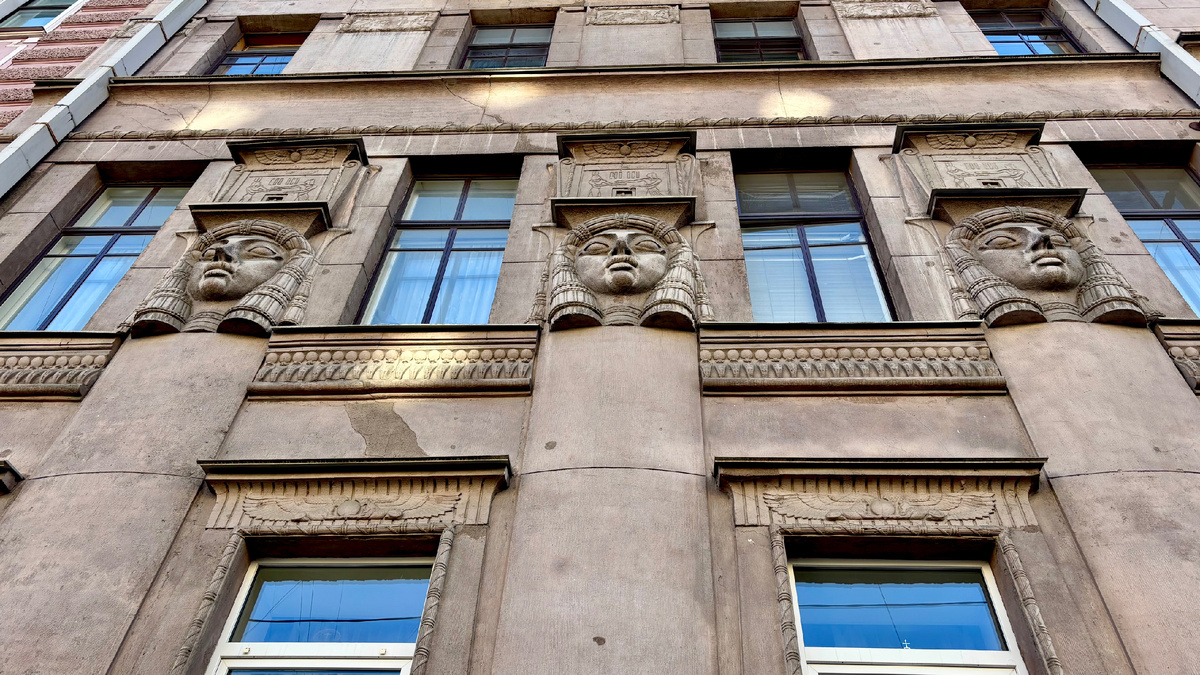 Египетский дом в центре Петербурга